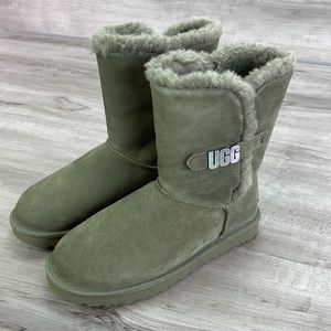 🍁UGG 🍁 BAILEY UGG METAL GRAPHIC BURNT OLIVE SUEDE BOOT